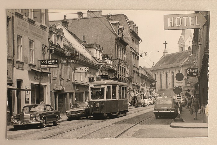 Historical black-and-white photograph of a set of Line 2 in Gleisdorfergasse