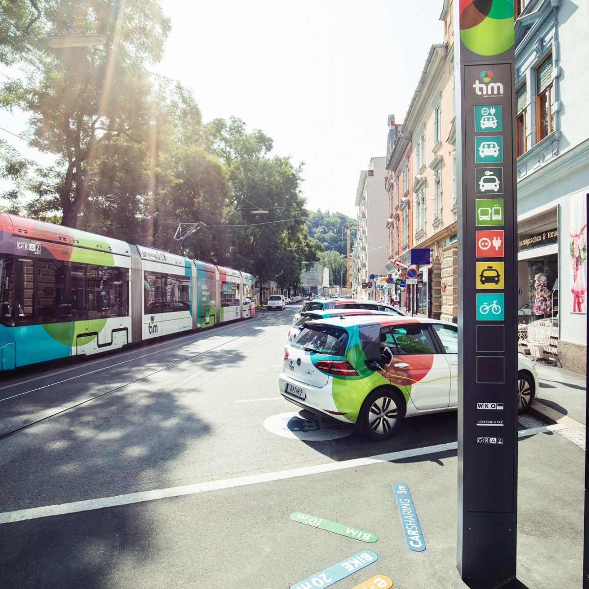 tim junction Hasnerplatz with pylon, e-golf and passing tram in tim design