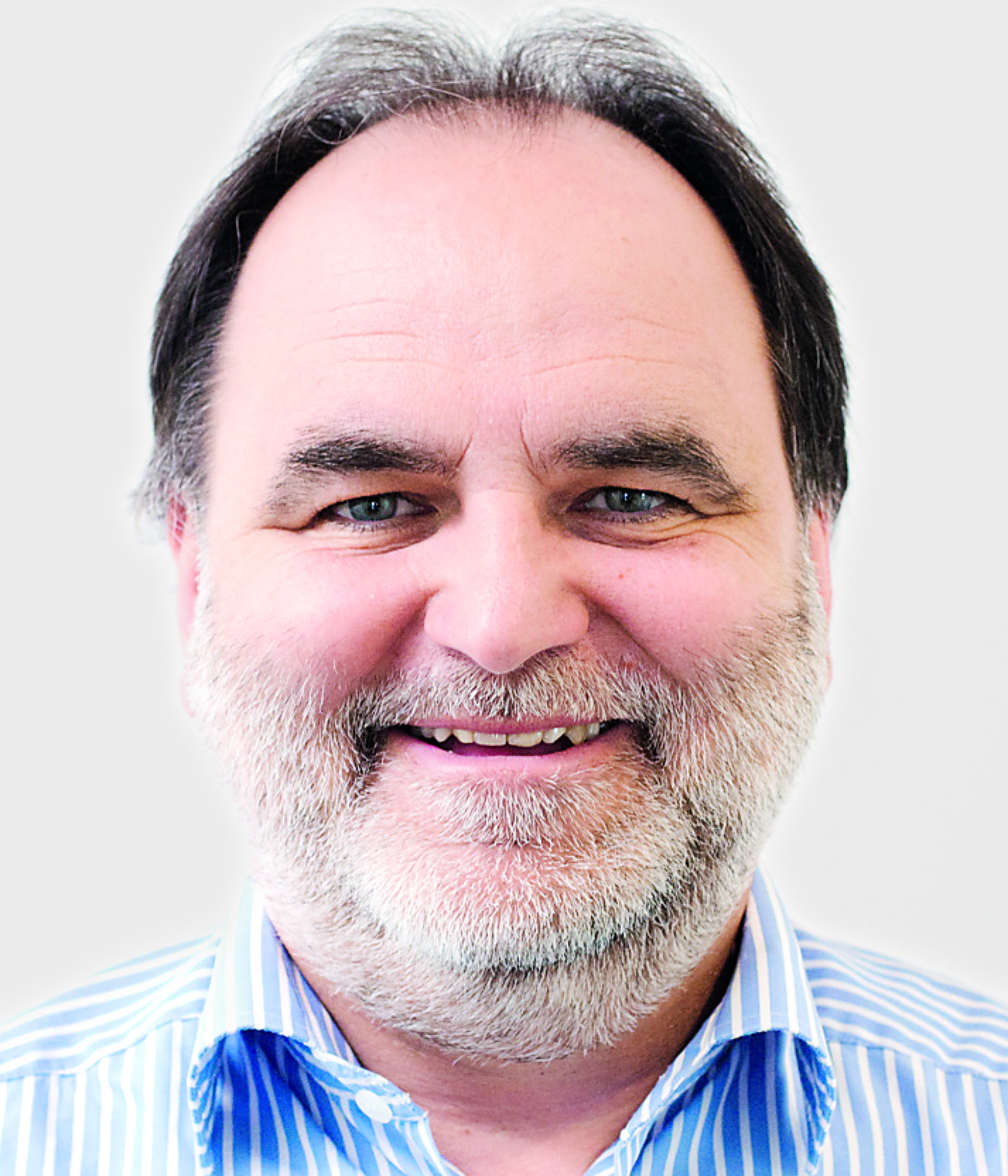 Portraitfoto von Andreas Solymos