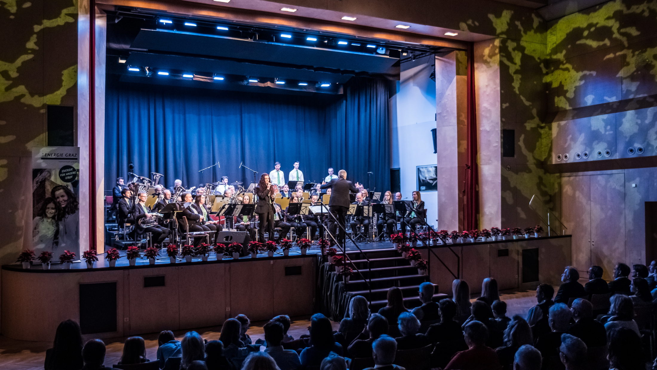Orchester des Musikvereins der Graz Linien auf der Bühne bei einem Konzert