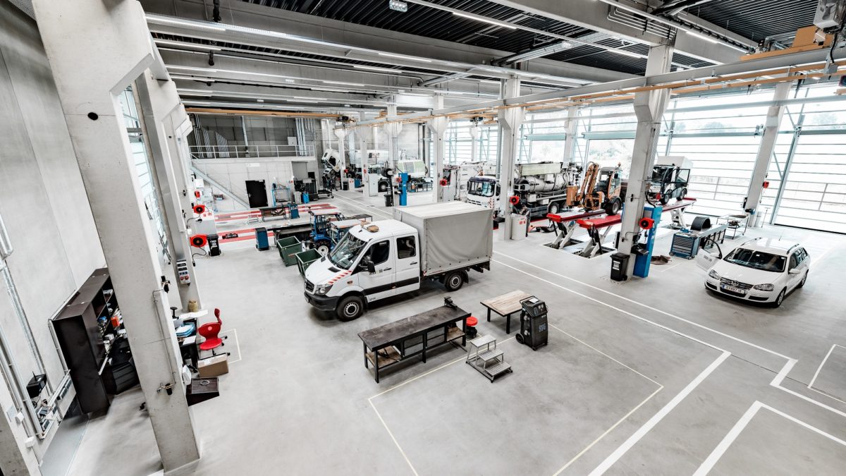 Interior view of the Holding Graz municipal workshop with vehicles to be repaired