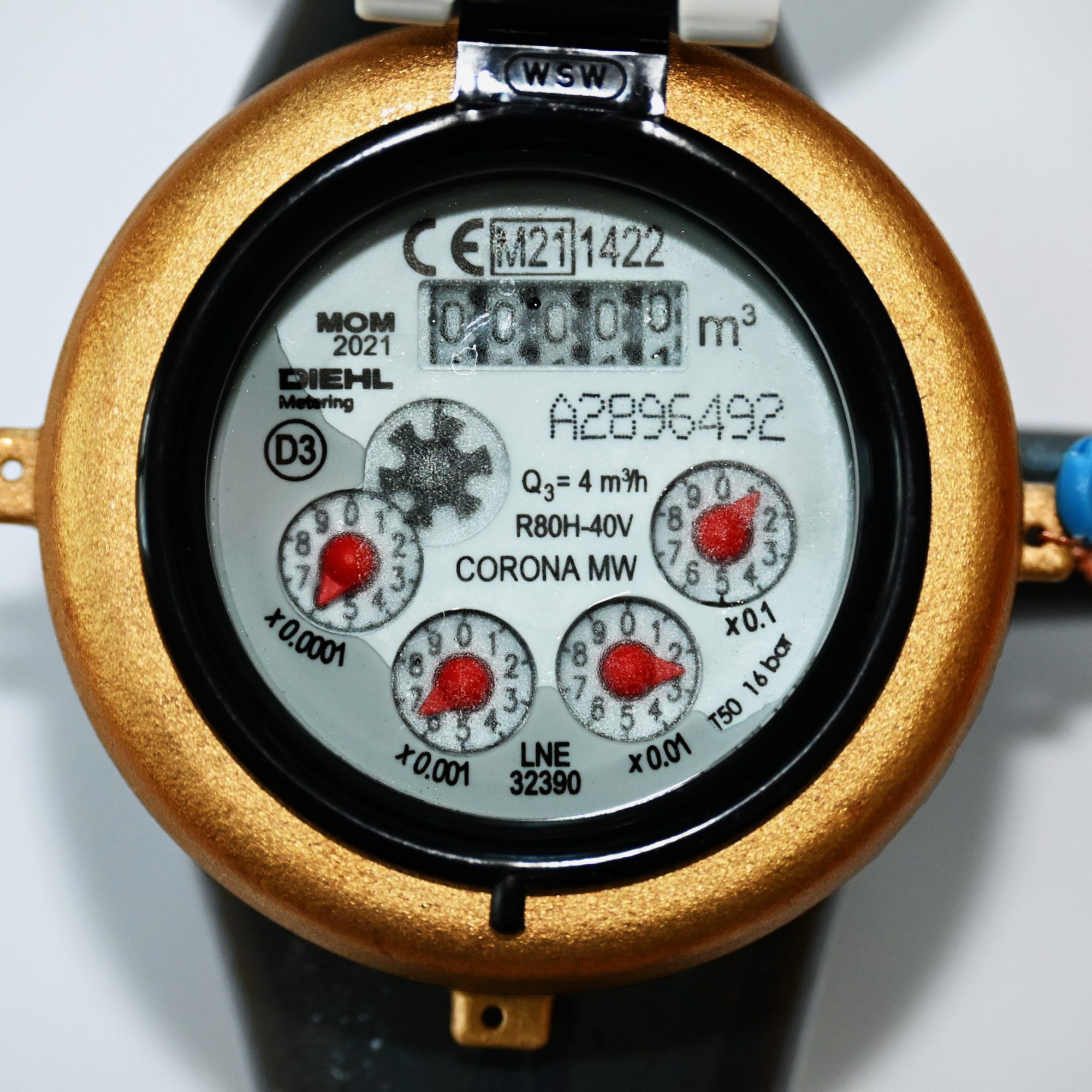 Water meter with the serial number A2896492 showing a current reading of 00000 m³.