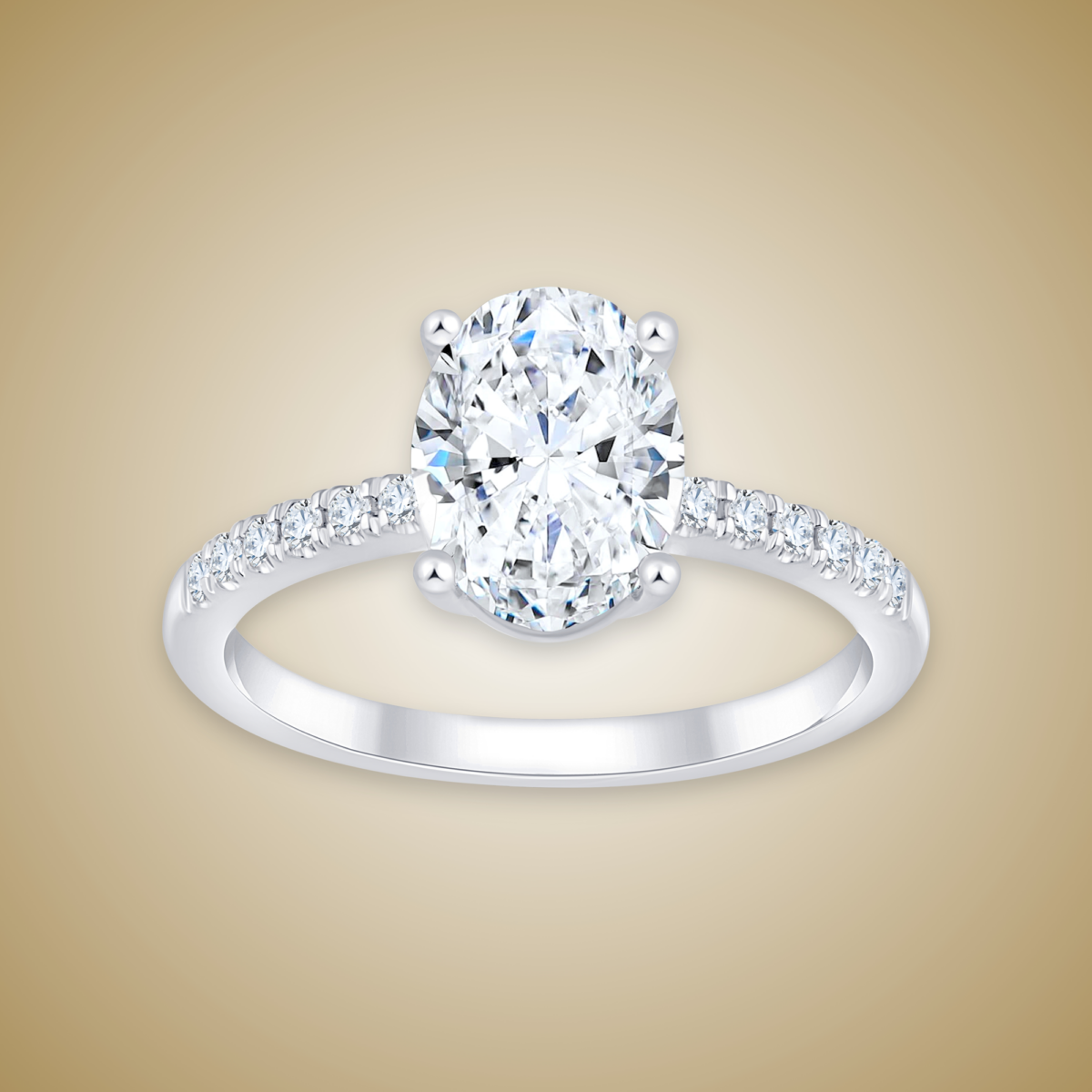 Ein ovaler Diamantring mit Pavéband auf beigem Hintergrund.