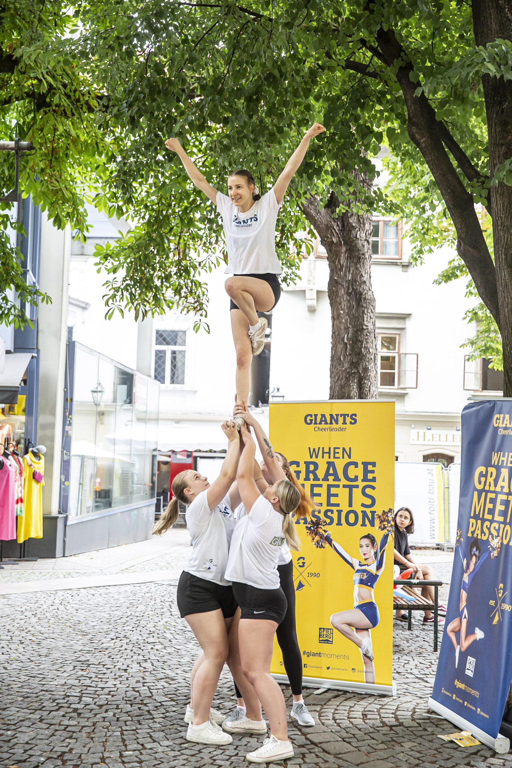Giants Cheerleader bei der Veranstaltung "Auf die Plätze"