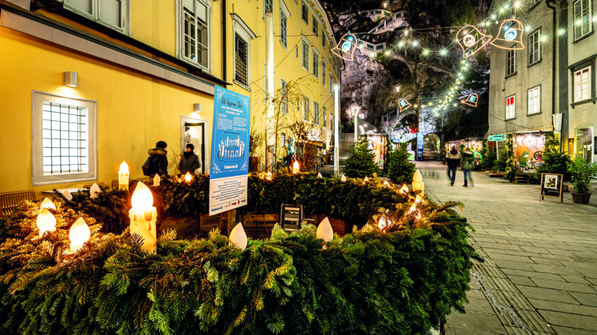 Riesiger Adventkranz am Schloßbergplatz