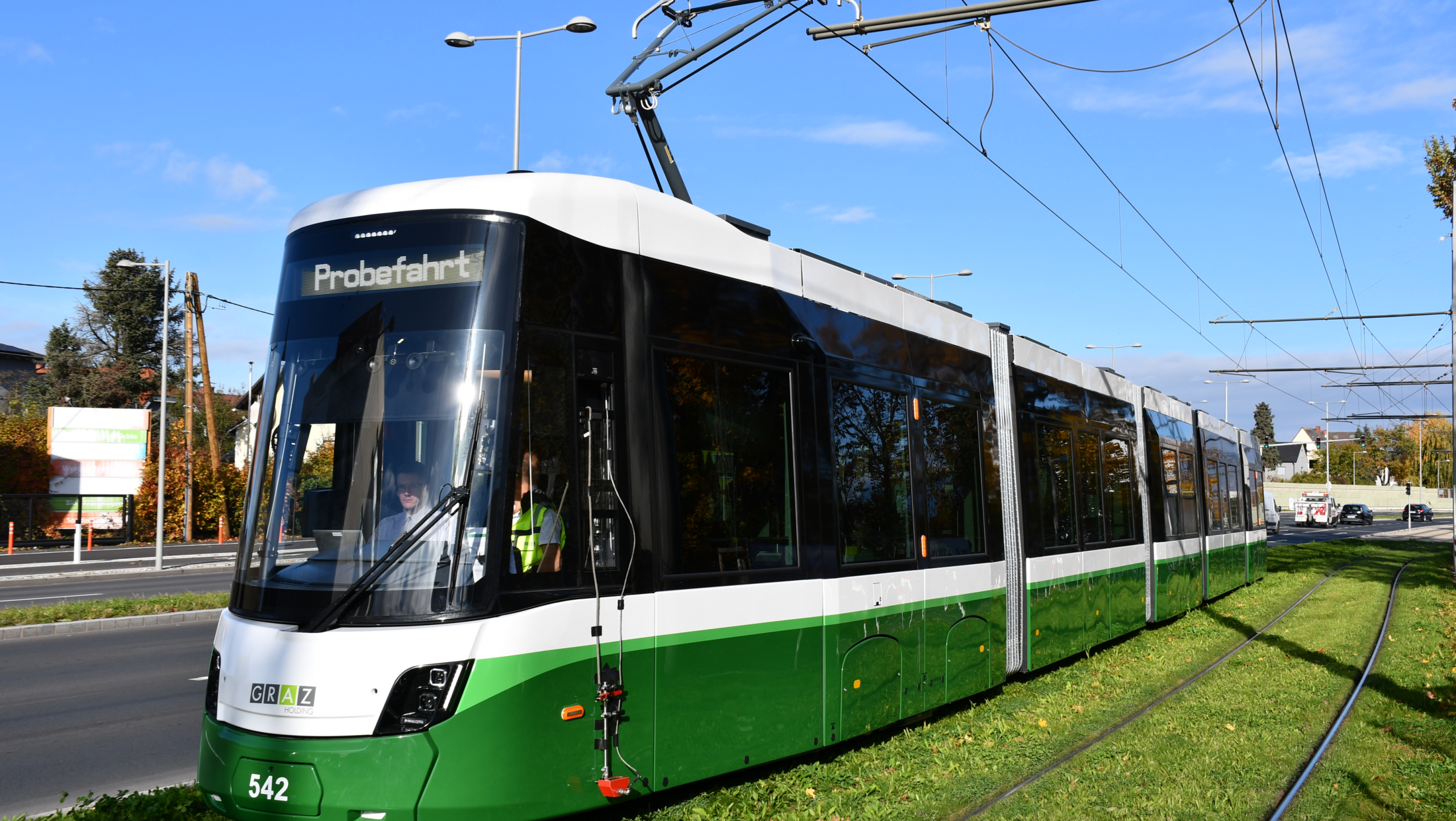 Straßenbahn Graz, "Probefahrt", Wagennummer 542, Grün-Weiß.