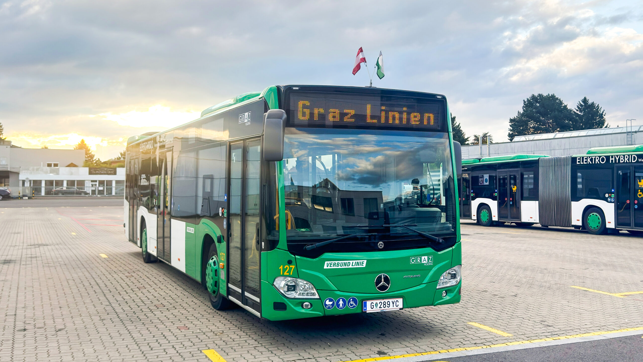 Grüner Bus der Graz Linien mit Kennzeichen G 289 YC.