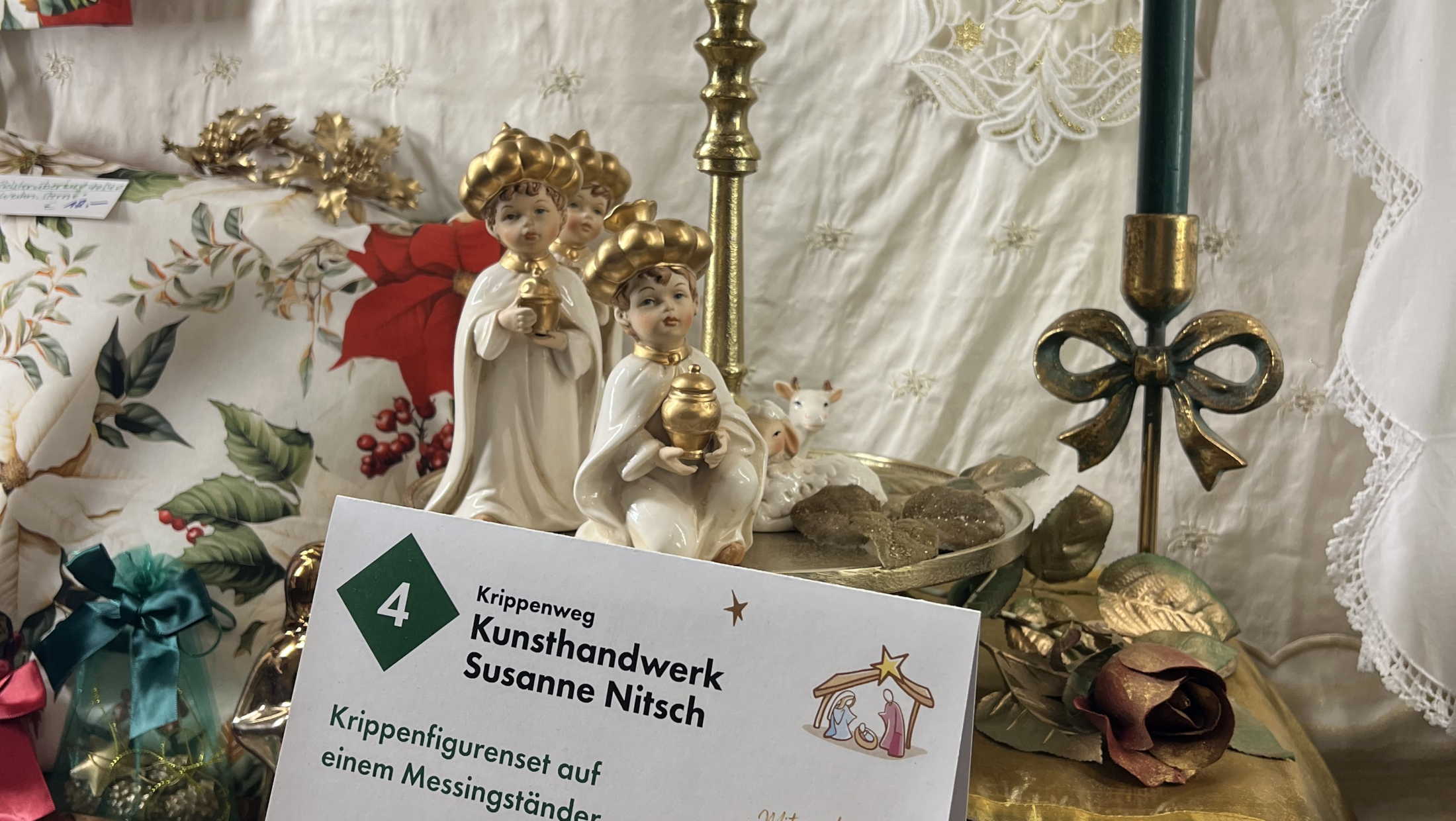 Krippenweg Graz: Kunsthandwerk Susanne Nitsch, Figurenset auf Messingständer.