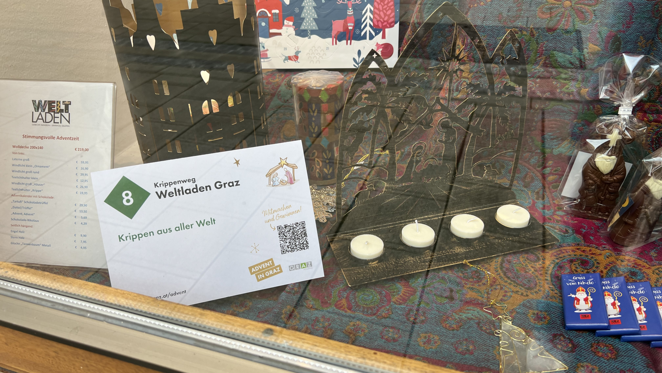 Schaufenster, Weltladen Graz, Krippenweg, Kerzen, Schokolade, "Advent in Graz"