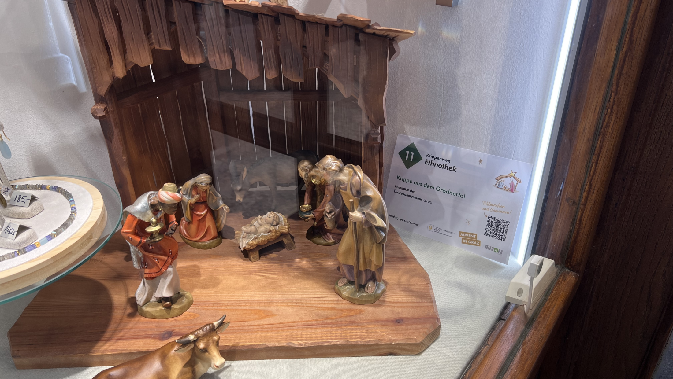Krippenweg Ethnothek: Krippe aus dem Grödnertal, Leihgabe Diözesanmuseum Graz.